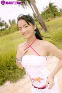 Голая Natalee Cambell гулят по траве naca0201.jpg