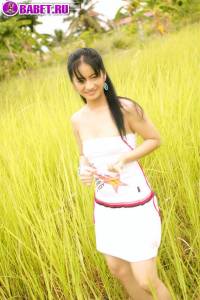 Голая Natalee Cambell гулят по траве naca0243.jpg