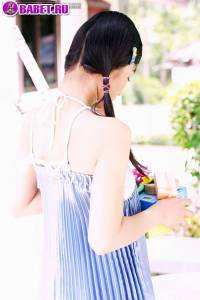 Nena Sarana показывает небритую пизду nesa0226.jpg