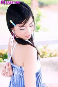 Nena Sarana показывает небритую пизду nesa0202.jpg