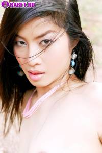 Голенькая Nena Sarana ходит по лесу nesa0302.jpg