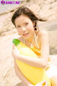 Голая Nadear Beeker отдыхает на берегу моря nabe0575.jpg