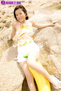 Голая Nadear Beeker отдыхает на берегу моря nabe0568.jpg