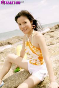 Голая Nadear Beeker отдыхает на берегу моря nabe0577.jpg