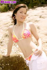 Голая Nadear Beeker отдыхает на берегу моря nabe0552.jpg