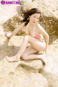 Голая Nadear Beeker отдыхает на берегу моря nabe0505.jpg