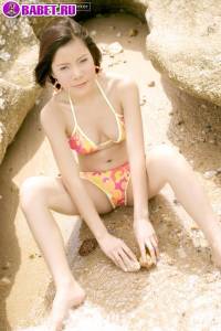 Голая Nadear Beeker отдыхает на берегу моря nabe0535.jpg