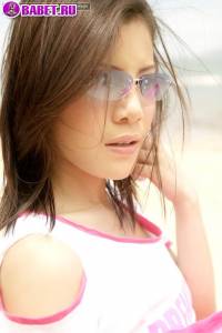 Голенькая Nadear Beeker загарает на пляже nabe0649.jpg