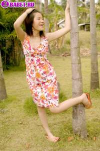 Nadear Beeker голая гуляет во дворе nabe0189.jpg