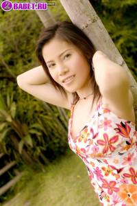 Nadear Beeker голая гуляет во дворе nabe0153.jpg