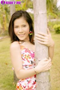 Nadear Beeker голая гуляет во дворе nabe0129.jpg