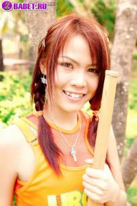 Orn Ornicha разделась в саду до гола oror0471.jpg