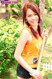 Orn Ornicha разделась в саду до гола oror0446.jpg