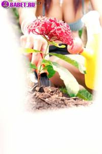 Orn Ornicha разделась в саду до гола oror0430.jpg