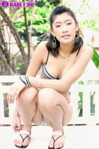 Pancake Sunisa на природе показывает пизду pasu0632.jpg