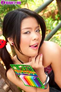 Pang Piyatida мастурбирует в саду свою пизду pang0533.jpg