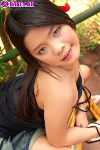 Pang Piyatida мастурбирует в саду свою пизду pang0511.jpg