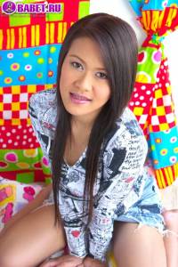 Модель Patt Pandava мастурбирует пизду 002.jpg