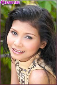 Модель Pink Pimpa раздевается в саду pipi0676.jpg