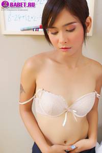 Rita Loon играет с волосатой писей _MG_4197.jpg