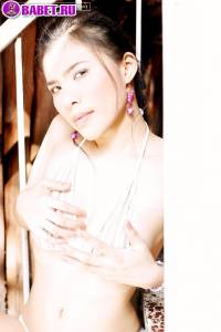 Фото модель Roong Marisara показывает писю roma0420.jpg