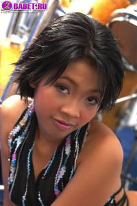 Raffie Korg гладит писю в музыкальной школе rako0145.jpg