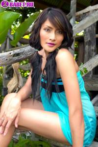 Bella Yong играет с волосатой писей beyo20665.jpg