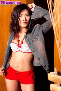 Bella Yong показывает свои дырочки beyo0672.jpg