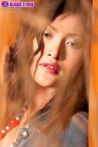 Bella Yong показывает свои дырочки beyo0665.jpg