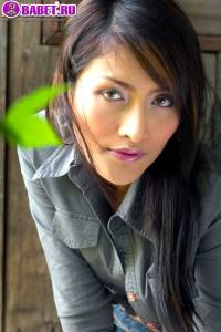 Bella Yong устроила стриптиз в деревне beyo20357.jpg