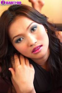 Bulma Karder с радостью показывает писю buka0617.jpg