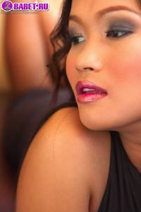 Bulma Karder с радостью показывает писю buka0613.jpg