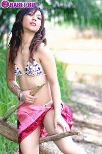 Ying Charintip отдыхает голой на природе yich20453.jpg