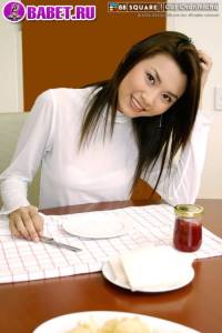 Cat Chonthicha устроила разврат за столом cach0406.jpg