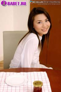 Cat Chonthicha устроила разврат за столом cach0426.jpg