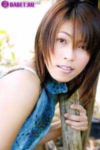 Chan Ching Ming показывает писю на природе chch0366.jpg