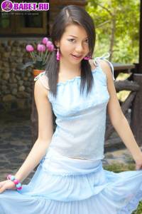 Chelsea Yung задирает свою юбочку chyu0282.jpg