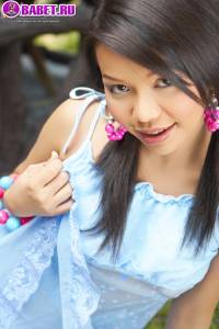 Chelsea Yung задирает свою юбочку chyu0275.jpg