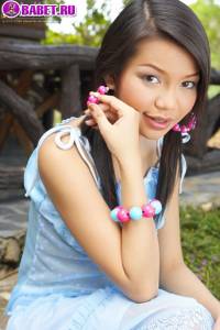 Chelsea Yung задирает свою юбочку chyu0250.jpg