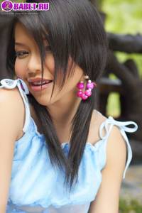 Chelsea Yung задирает свою юбочку chyu0229.jpg