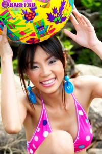 Christina Yho сняла свои трусики на речке chyh0558.jpg