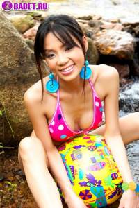 Christina Yho сняла свои трусики на речке chyh0579.jpg