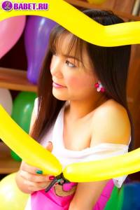 Cookie Wanwalee голая среди воздушных шариков cowa20110.jpg
