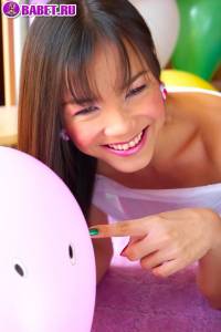 Cookie Wanwalee голая среди воздушных шариков cowa20185.jpg