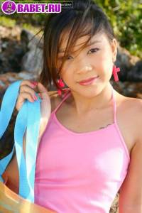 Cookie Wanwalee отдыхает голой на камнях cowa0505.jpg