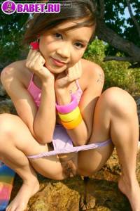 Cookie Wanwalee отдыхает голой на камнях cowa0507.jpg