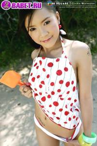 Cookie Wanwalee снимает свой купальник cowa0304.jpg