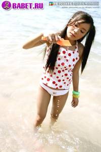 Cookie Wanwalee снимает свой купальник cowa0337.jpg