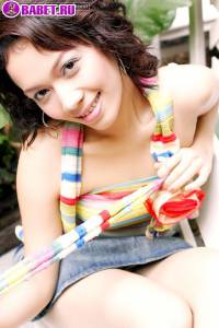 Caldear Jakarat на лавочке показывает писю caja0151.jpg