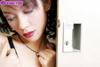 Caldear Jakarat снимает всю одежду в раздевалке caja0643.jpg